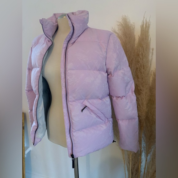 Light lavender puff jacket from Lole in a size small. Ultra warm, never worn! - Picture 6 of 7